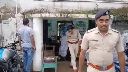 সন্দেশখালি ১: ধর্ষণের ঘটনায় গ্রেপ্তার প্রতিবেশী, রাজবাড়ী পুলিশ ফাঁড়ি থেকে প্রতিক্রিয়া দিলেন জোনাল এসপি দুর্বার ব্যানার্জি