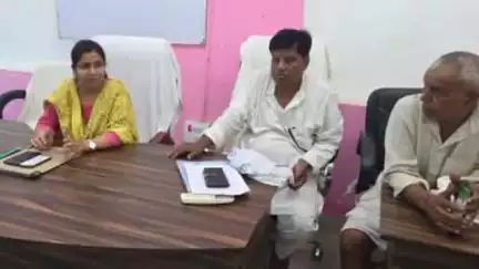 मरौना: बीडीओ रचना भारतीय ने प्रखंड क्षेत्र के जनप्रतिनिधियों के साथ कार्यालय में की बैठक