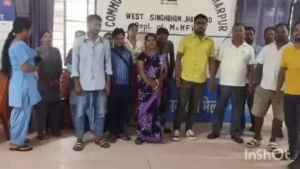 मनोहरपुर: सीएचसी सभागार में आउटसोर्स कर्मचारी संघ की सोमवार को हुई बैठक