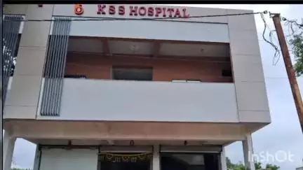 धार: KSS हॉस्पिटल में फर्जी ऑपरेशन व बिना डिग्री के डॉक्टर द्वारा इलाज करने का आरोप, नर्सिंग छात्र संगठन ने की जांच की मांग