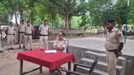 आंदर: एसपी पहुंचे असांव थाना, शराब बिक्री पर रोक लगाने के लिए थानाध्यक्ष को दिए निर्देश