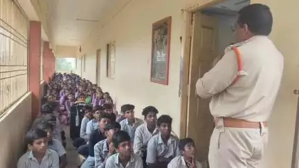 ఈవ్ టీజింగ్, ర్యాగింగ్‌కు పాల్పడితే కఠిన చర్యలు తప్పవు: జగ్గంపేట సీఐ YRK శ్రీనివాస్