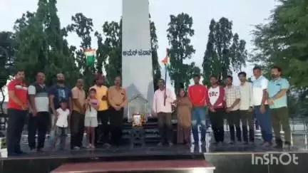 ಕೋಲಾರ: ಜಯನಗರದ ಯೋಧರ ಸ್ಮಾರಕದ ಬಳಿ ಹುತಾತ್ಮರಾದ ವೀರ ಯೋಧರಿಗೆ ಶ್ರದ್ಧಾಂಜಲಿ
