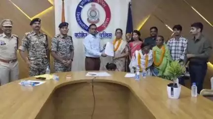 कांकेर: पुलिस अधीक्षक कार्यालय में सेवानिवृत्त पुलिस अधिकारी और कर्मचारी को दी गई विदाई