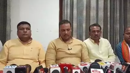 इटावा: सदर इलाके में भाजपा एमएलसी ने मीडिया से बातचीत करते हुए इटावा प्रकरण पर सपा पर निशाना साधा