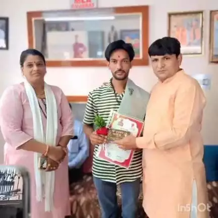 પેટલાદ: કોલેજ ચોકડી નજીક કાર્યાલય ખાતે ધારાસભ્યએ ચૂંટાયેલા સરપંચોને શુભેચ્છા પાઠવી