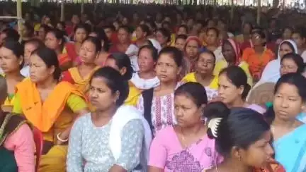 তামুলপুৰ: তামুলপুৰত অনুষ্ঠিত হোৱা বিটিআৰ পৰিষদীয় চৰকাৰৰ হিতাধিকাৰী সন্মিলন আৰু সজাগতা সভাত উপস্থিত বিটিআৰ প্ৰধান প্ৰমোদ বড়ো