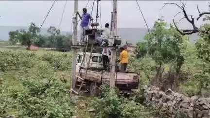 विजयराघवगढ़: मेहगांव देवसरी में ट्रांसफार्मर खराब होने से परेशान थे ग्रामीण, विधायक श्री पाठक ने कराया समाधान