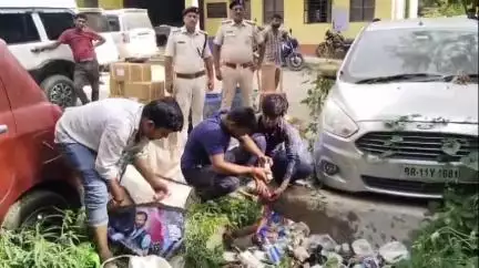 मधेपुरा: मद्य निषेध कार्यालय में 1681 लीटर अवैध शराब नष्ट, शराब पीने के आरोप में एक व्यक्ति गिरफ्तार