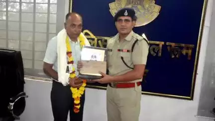 सागर: जिले से 13 पुलिस अधिकारी-कर्मचारी हुए सेवानिवृत्त, पुलिस कंट्रोल रूम में सम्मान के साथ विदाई