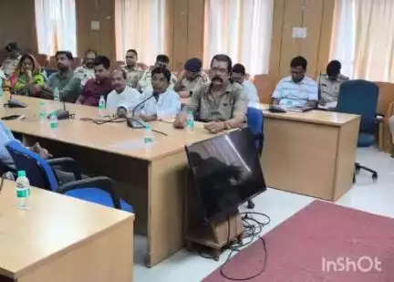 शिवहर: समाहरणालय में मुहर्रम और महावीरी झंडा को लेकर अनुमंडल स्तरीय शांति समिति की बैठक हुई