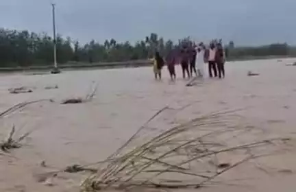 भगवानपुर: तेलपूरा गांव की नदी में बरसात में आपदा को लेकर पुलिस ने की कसरत, तहसील प्रशासन के साथ किया मॉक ड्रिल का आयोजन
