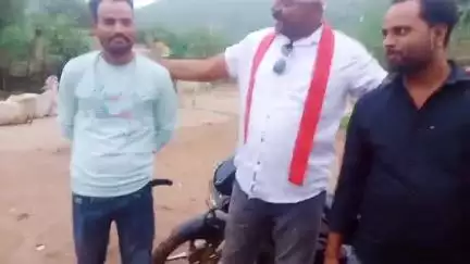 भगवती मानस कल्याण संगठन के कार्यकर्ताओं ने पकड़ी अवैध रूप से बेचने वाली शराब