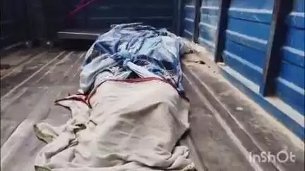 आरा: बबुरा थाना क्षेत्र के इंग्लिशपुर गांव के समीप अनियंत्रित ट्रक ने बाइक सवार नेवी मर्चेंट जवान को कुचला, हुई मौत
