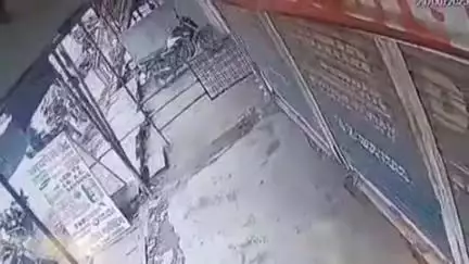 जबेरा: श्री राम चौराहे से अज्ञात चोर ने मोटरसाइकिल की चोरी की, घटना सीसीटीव्ही कैमरे में कैद
