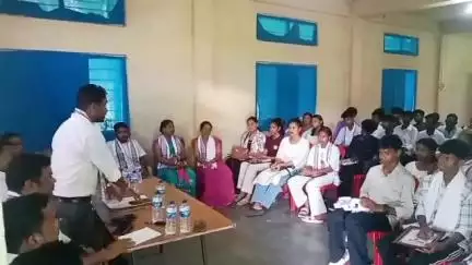 ওদালগুৰি: মাজবাটত আছাৰ উদ্যোগত 
সুখ্যাতিৰে উত্তীৰ্ণ কৃতীমান ৪৪ গৰাকী ছাত্ৰ ছাত্ৰীক সম্বৰ্ধনাত জিলা সম্পাদকৰ অংশগ্ৰহণ