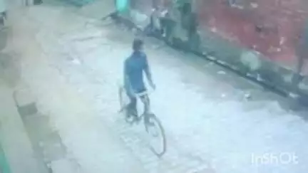 बिजनौर: मंडावर के मोहल्ला बंजारान में दिनदहाड़े घर के आंगन से चोर ने चुराई साइकिल