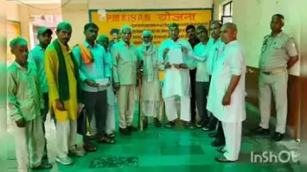 इगलास: तहसील परिसर इगलास में भाकियू ने अपनी मांगों को लेकर किया धरना प्रदर्शन, तहसीलदार को सौंपा ज्ञापन