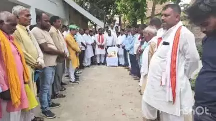 कुर्था: कुर्था डाक बंगला में जदयू के पूर्व विधायक सत्यदेव कुशवाहा के निधन पर शोक सभा का आयोजन