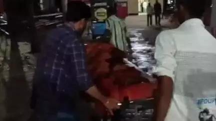 सीतापुर: ग्वारा गांव के पास रेलवे ट्रैक पर ट्रेन की चपेट में आने से बुजुर्ग महिला गंभीर रूप से घायल, जिला अस्पताल लाने पर हुई मौत