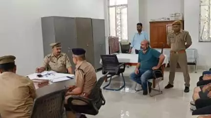 देवबंद: रेलवे स्टेशन टपरी पर जीआरपी प्रभारी निरीक्षक ने कावड़ के संबंध में बैठक का आयोजन किया, दिए आवश्यक निर्देश