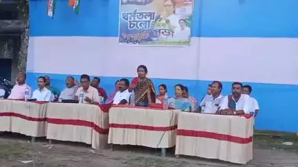 শীতলকুচি: 21 জুলাইয়ের কর্মসূচিকে সামনে রেখে গোসাইরহাট হাই স্কুলের মাঠে আয়োজিত তৃণমূলের কর্মিসভা, উপস্থিত ব্লক সভাপতি সহ অন্যরা