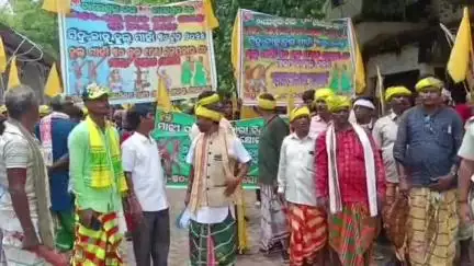 ବାଲେଶ୍ବର ମ୍ୟୁନିସିପାଲଟି: କାର୍ଯ୍ୟାଳୟ ଠାରେ ଆଦିବାସୀ ମାଝି ପାରଗାନା ପକ୍ଷରୁ ଜିଲ୍ଲାପାଳଙ୍କୁ ସ୍ମାରକପତ୍ର ପ୍ରଦାନ