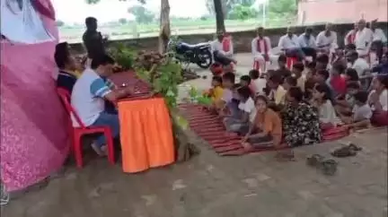राजाखेड़ा: राजाखेड़ा में मेरा गांव मेरी पहचान कार्यक्रम की हुई शुरुआत, नीमडांडा में 1100 पौधों का किया गया रोपण