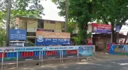 ചാവക്കാട്: ചാവക്കാട് കോടതി പരിസരത്ത് നിന്ന് കാറും മൊബൈൽ ഫോണും പണവും കവർന്നു, ഒരാൾ അറസ്റ്റിൽ