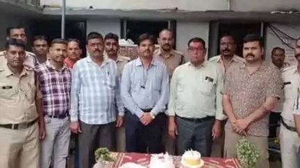 जबेरा: सिंग्रामपुर चौकी में पदस्थ प्रधान आरक्षक नारायण सिंह हुए रिटायर्ड, विदाई समारोह का किया गया आयोजन