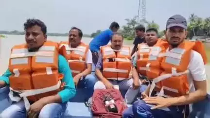 ଭୋଗରାଇ: କୁମ୍ଭୀରଗଡି ଠାରେ ସୁବର୍ଣ୍ଣରେଖା ନଦୀ ବନ୍ୟାର ସ୍ଥିତି ଅନୁଧ୍ୟାନ କଲେ ଜିଲ୍ଲାପାଳ