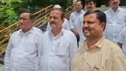 जामखेड: बाजार समिती उपसभापतींविरुद्ध अविश्वास ठरावाचा प्रस्ताव जिल्हाधिकाऱ्यांकडे दाखल, सभापती राम शिंदेंचा रोहित पवारांना धक्का