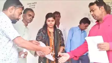 नागौद: खरका टोला रहिकवरा में पुल से होकर रास्ता बहाल कराने की मांग को लेकर ग्रामीणों ने नागौद तहसीलदार को दिया ज्ञापन