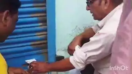 गोरखपुर: सामुदायिक स्वास्थ्य केंद्र पिपरौली अधीक्षक की टीम ने गीडा के झुगिया में बिना कागजात के चल रहे अर्थव पैथोलॉजी को किया सील