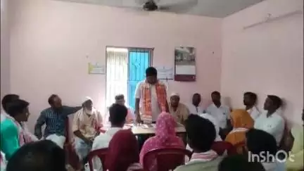 মানকাচৰ: জামাদাৰহাট গাঁও পঞ্চায়তৰ কাৰ্যালয়ত নৱগঠিত পঞ্চায়ত কমিটি আৰু ৰাইজৰ মাজত আলোচনা সভা অনুষ্ঠিত
