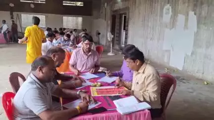 सिमडेगा: चैंबर ऑफ़ कॉमर्स चुनाव की मतगणना में टीम मोती 5:00 बजे तक आगे