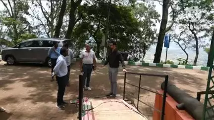 ಚಿಕ್ಕಬಳ್ಳಾಪುರ: ಸಚಿವ ಸಂಪುಟ ಸಭೆ ಹಿನ್ನೆಲೆ, ಜಿ.ಪಂ ಮುಖ್ಯ ಕಾರ್ಯನಿರ್ವಹಣಾಧಿಕಾರಿ ಡಾ. ನವೀನ್ ಭಟ್‌ರಿಂದ ನಂದಿ ಗಿರಿಧಾಮ, ಸುತ್ತಲ ಪ್ರದೇಶ ವೀಕ್ಷಣೆ