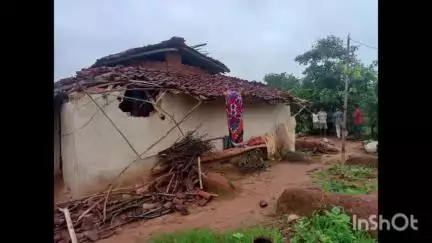मैनपाट: ग्राम परसापारा में हाथियों से लोग परेशान, हाथियों ने तोड़ा एक व्यक्ति का मकान