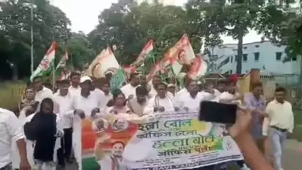 সালানপুর: বেকার যুবক যুবতিদের যোগ্যতা অনুযায়ী কাজের দাবিতে বার্ণপুর ইস্কো কারখানায় বিক্ষোভ ও স্মারকলিপি দিল কংগ্রেস