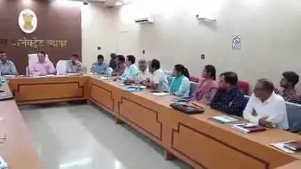 मसूदा: जिला कलेक्टर कलेक्ट्रेट सभागार में ली साप्ताहिक समीक्षा बैठक, जनता के प्रति उत्तम आचरण बनाए रखने के लिए दिए निर्देश
