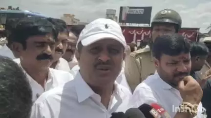 ಕೋಲಾರ: ಮೊದಲು ಅವರ ತಟ್ಟೆಯಲ್ಲಿ ಬಿದ್ದ ಹೆಗ್ಗಣ ಹೊರ ಹಾಕಲಿ, ವಿಪಕ್ಷ ನಾಯಕ ಅಶೋಕ್‌ಗೆ ನಗರದಲ್ಲಿ ಸಚಿವ ಭೈರತಿ ಸುರೇಶ್ ಟಾಂಗ್
