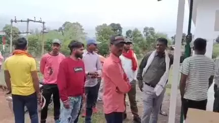बजाग: धनौली गांव के ग्रामीणों ने अघोषित बिजली कटौती और लो वोल्टेज को लेकर प्रशासन से लगाई गुहार  #Jansamasya