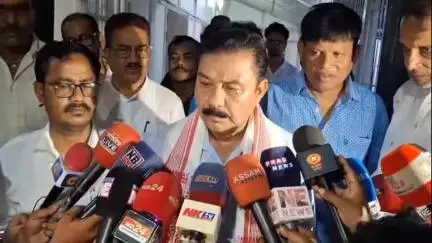 ধুবুৰী ভাগ: মুখ্যমন্ত্ৰীৰ কনভয়ত বটল দলিয়াই দিয়া সন্দৰ্ভত চহৰত মন্ত্ৰী ৰঞ্জিত দাসৰ প্ৰতিক্ৰিয়া
