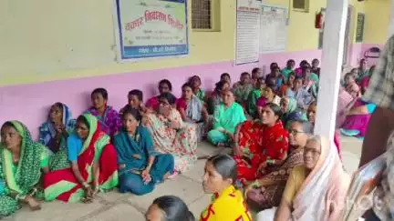 रिसोड: सवड येथील अवैध दारू विक्री बंद करा महिलांची ठाणेदार यांना निवेदन सादर