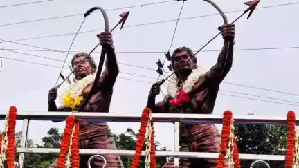 ঝালদা ১: অযোধ্যা হিল টপের ময়ূর পাহাড়ের কাছে সিধু- কানহুর মূর্তি উন্মোচন, উপস্থিত মন্ত্রী ও জেলা পুলিশ সুপার সহ অন্যান্যরা