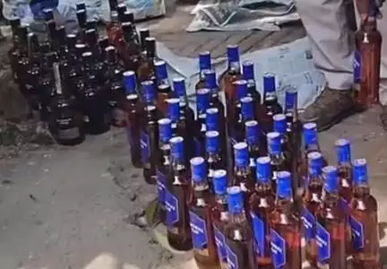 पूर्णिया पूर्व: बायसी थाना एवं गुलाबबाग टीओपी ने वाहन जांच के दौरान 46.5 लीटर विदेशी शराब बरामद की, दो अभियुक्त गिरफ्तार