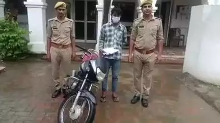 नकुड: पदम् नगली रोड से पुलिस ने वाहन चोर को चोरी की बाइक और अवैध चाकू के साथ किया गिरफ्तार