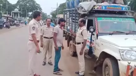 నందివాడ మండలం జొన్నపాడు గ్రామంలో డ్రంక్ అండ్ డ్రైవ్ పరీక్షలు నిర్వహించిన ఎస్సై కే. శ్రీనివాసులు