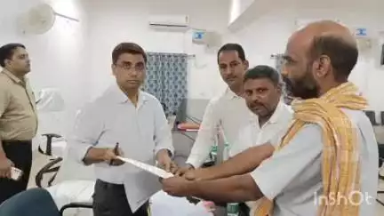 अरवल: मतदाता पुनरीक्षण कार्यक्रम के विरोध में महागठबंधन के नेताओं ने अरवल में सहायक जिला निर्वाची पदाधिकारी को सौंपा ज्ञापन