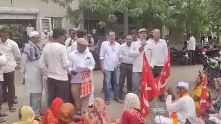 मालेगाव: वनजमीन नावावर करून द्या, आदिवासी जनसमुदायाचा मालेगावी मोर्चा, दिले निवेदन#Jansamasya